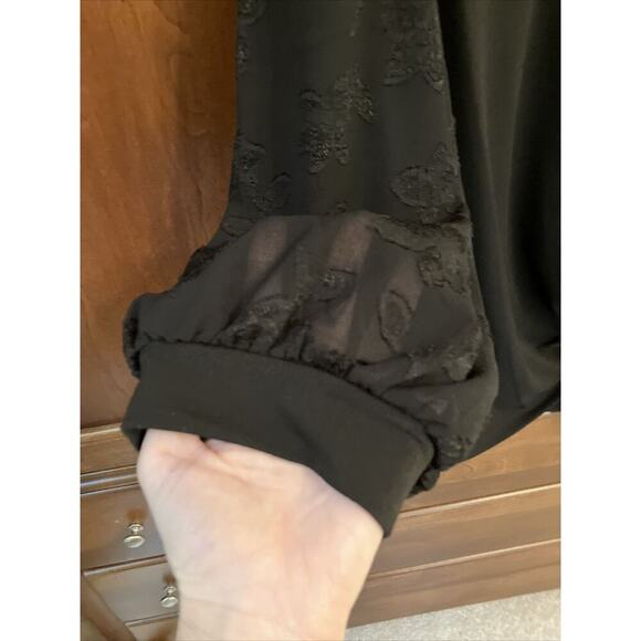 Carmen Marc Valvo Women’s Top Size 2X Black Sheer Sleeves - Picture 5 of 9